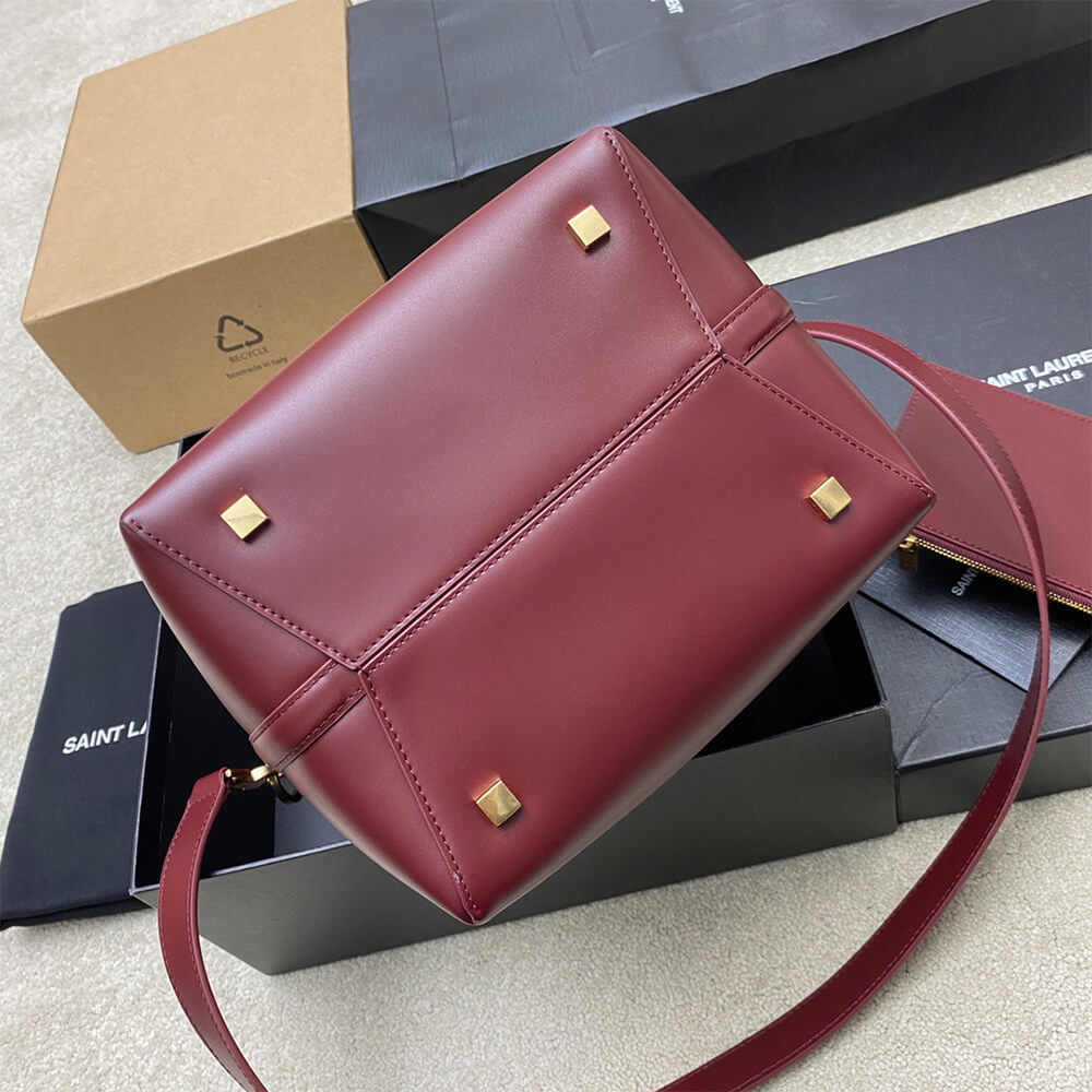 Y51 LE 37 in shiny leather