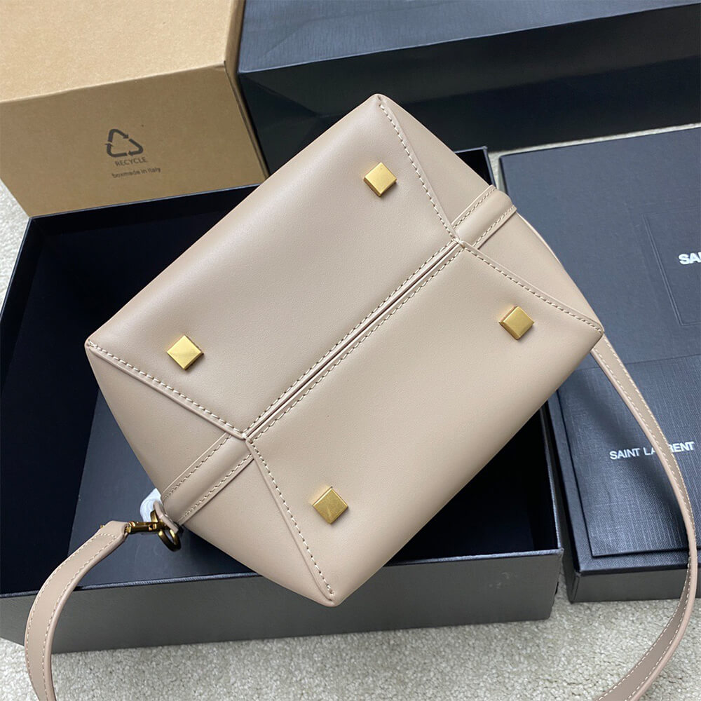 Y51 LE 37 small in shiny leather
