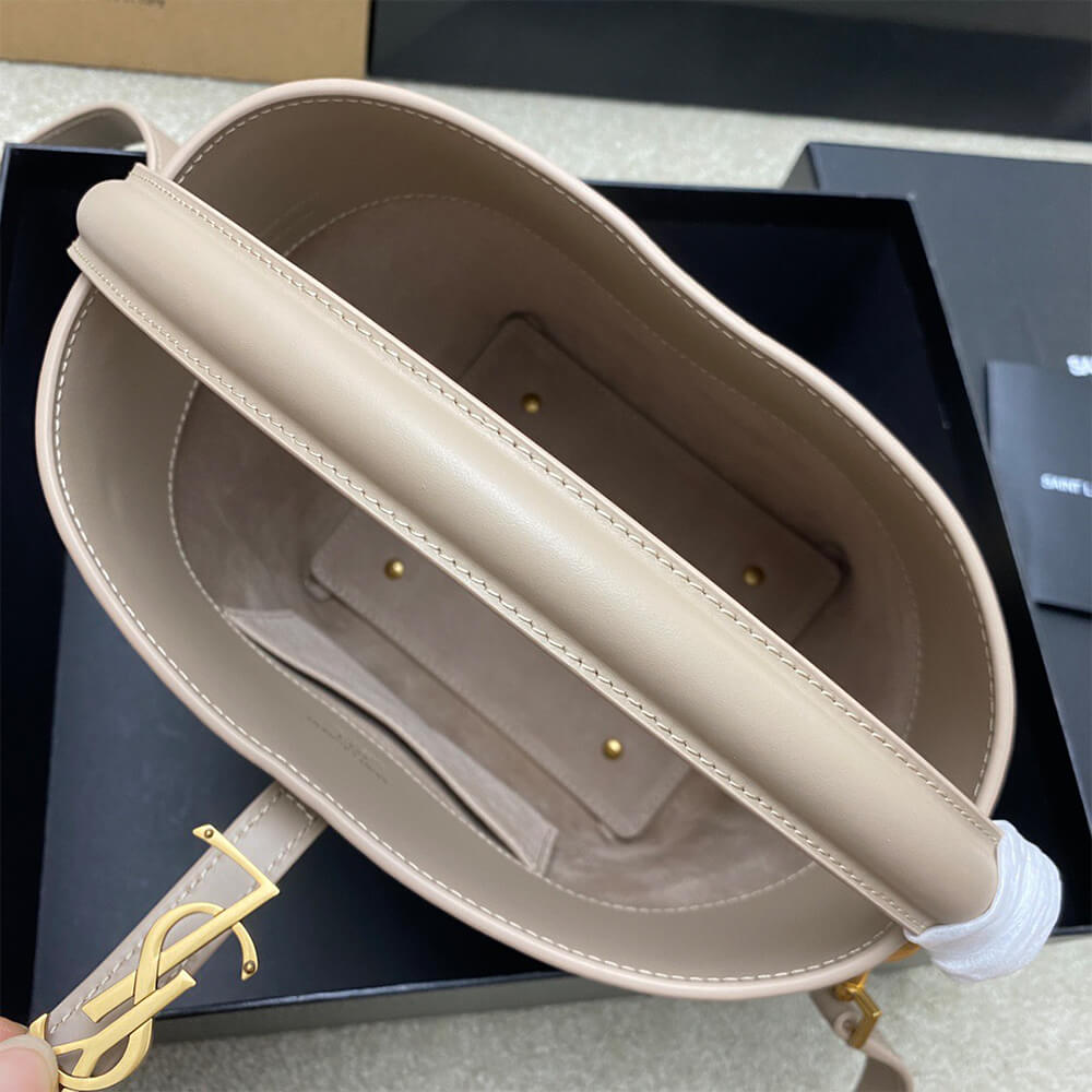 Y51 LE 37 small in shiny leather