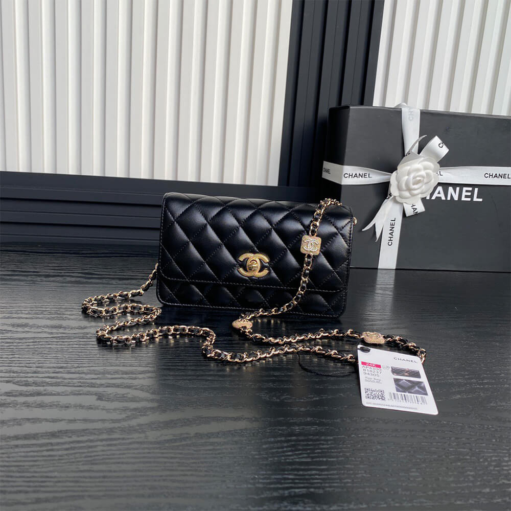 Ch**el Clutch With Chain(HIGH-END GRADE)