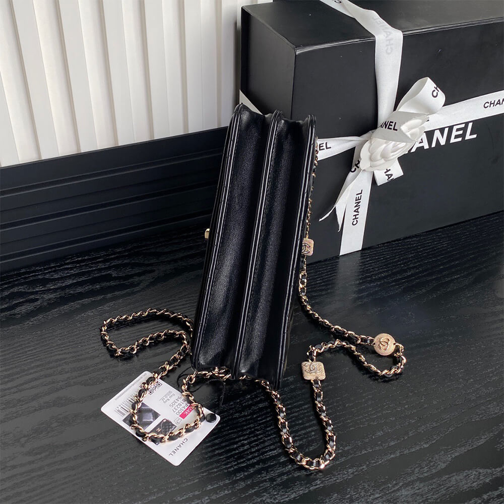 Ch**el Clutch With Chain(HIGH-END GRADE)