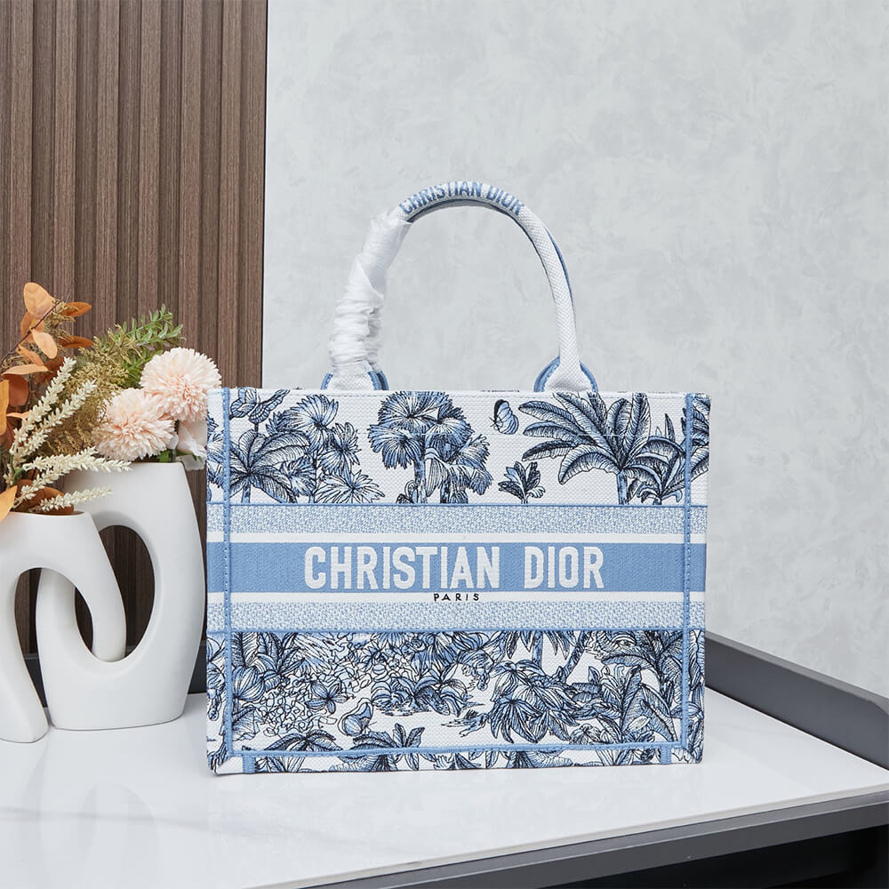 Medium D10r Book Tote