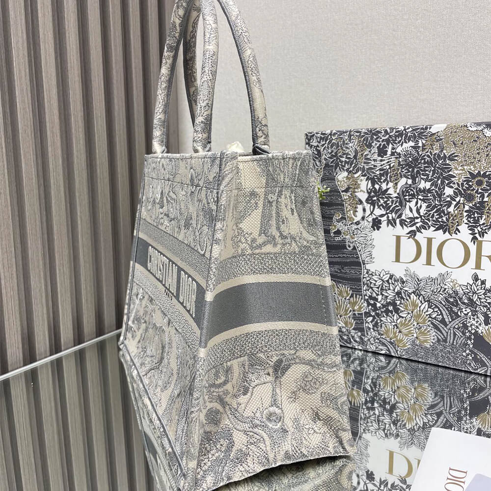 Medium D10r Book Tote