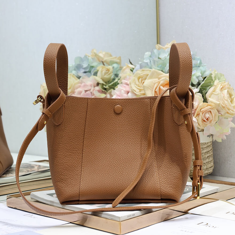 D10r Small Signature Bucket Bag