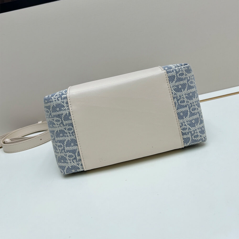 D10r Small Signature Bucket Bag
