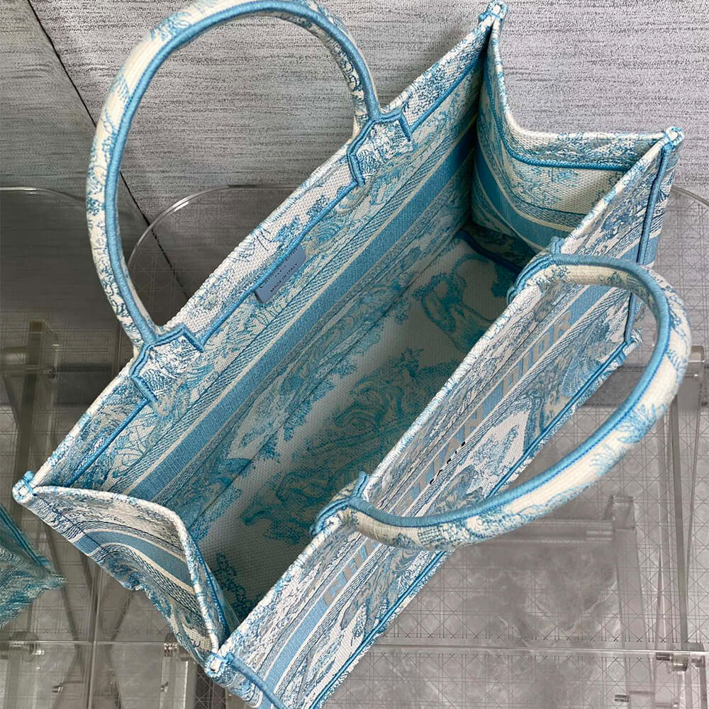 Medium D10r Book Tote