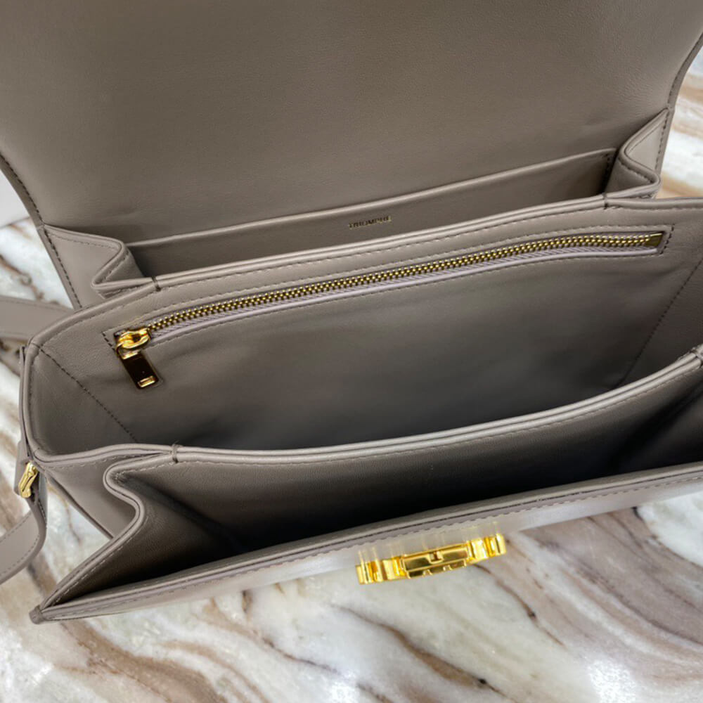 Ce1i*e CLASSIQUE TRIOMPHE BAG in shiny calfskin(HIGH-END GRADE)