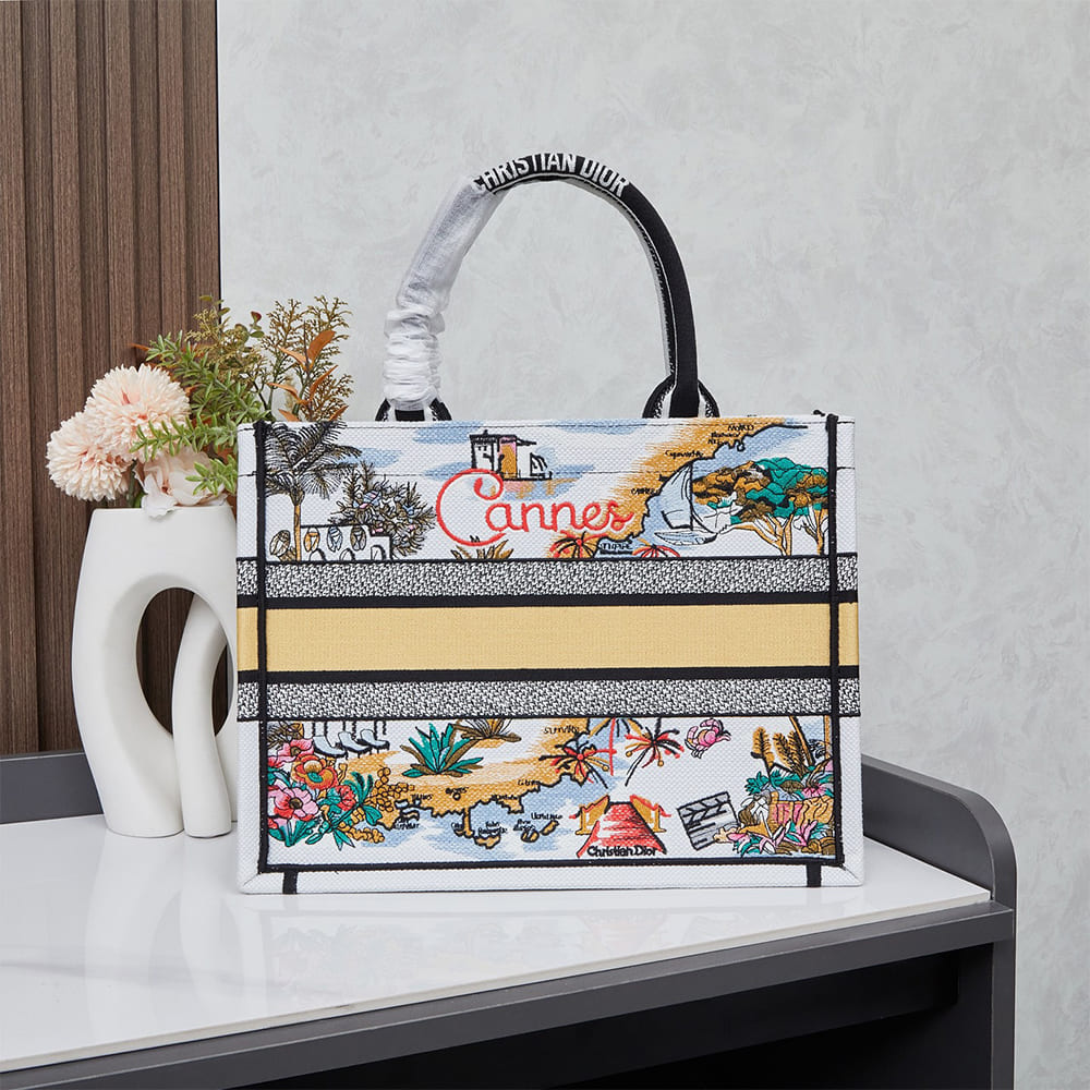 D10r Souvenir Medium D10r Book Tote