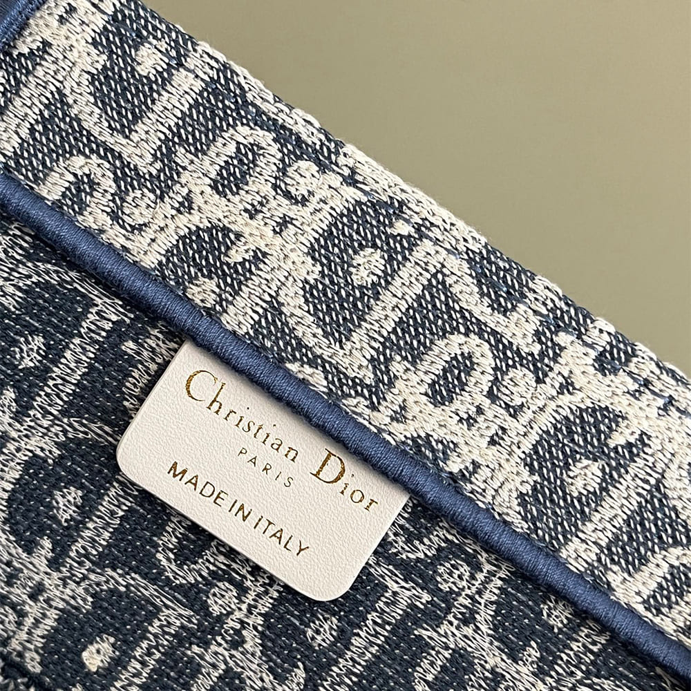 D10r Medium D10r Book Tote