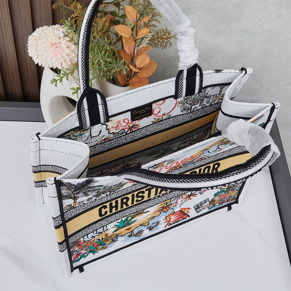 D10r Souvenir Medium D10r Book Tote