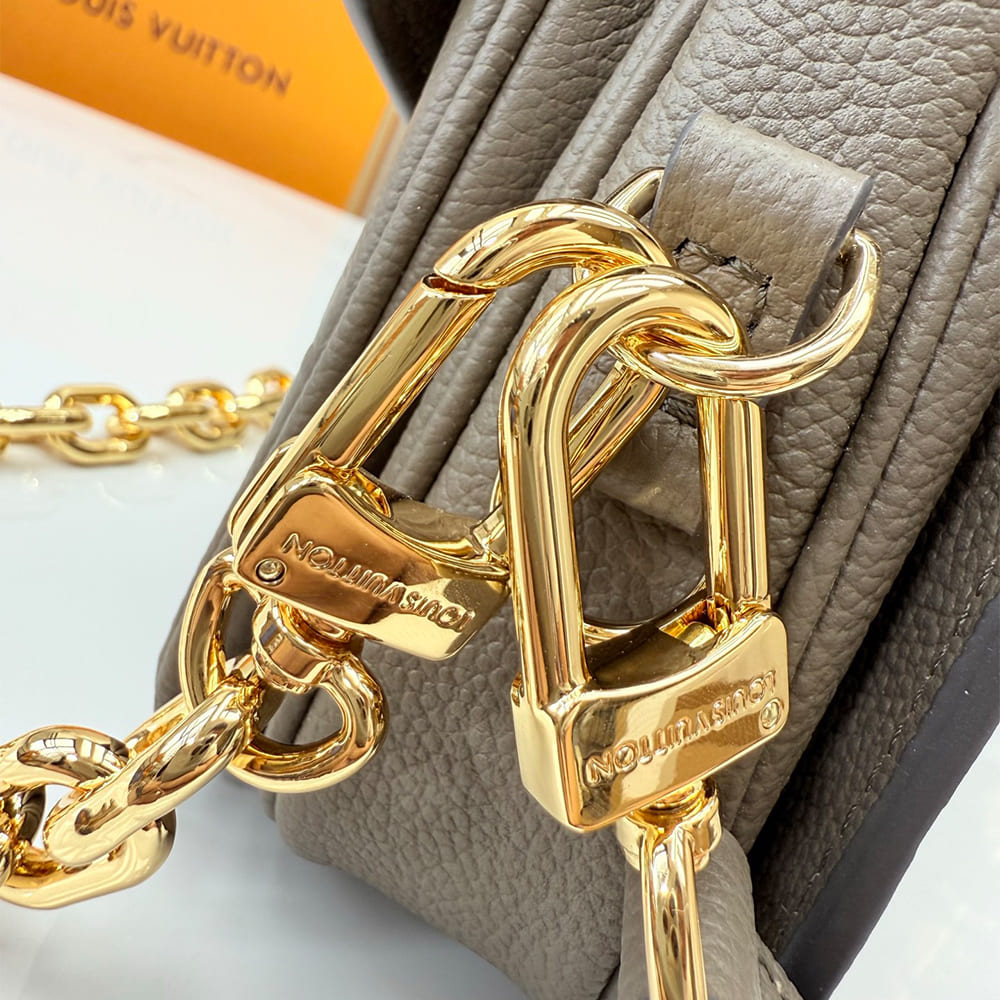LV Pochette Metis East West