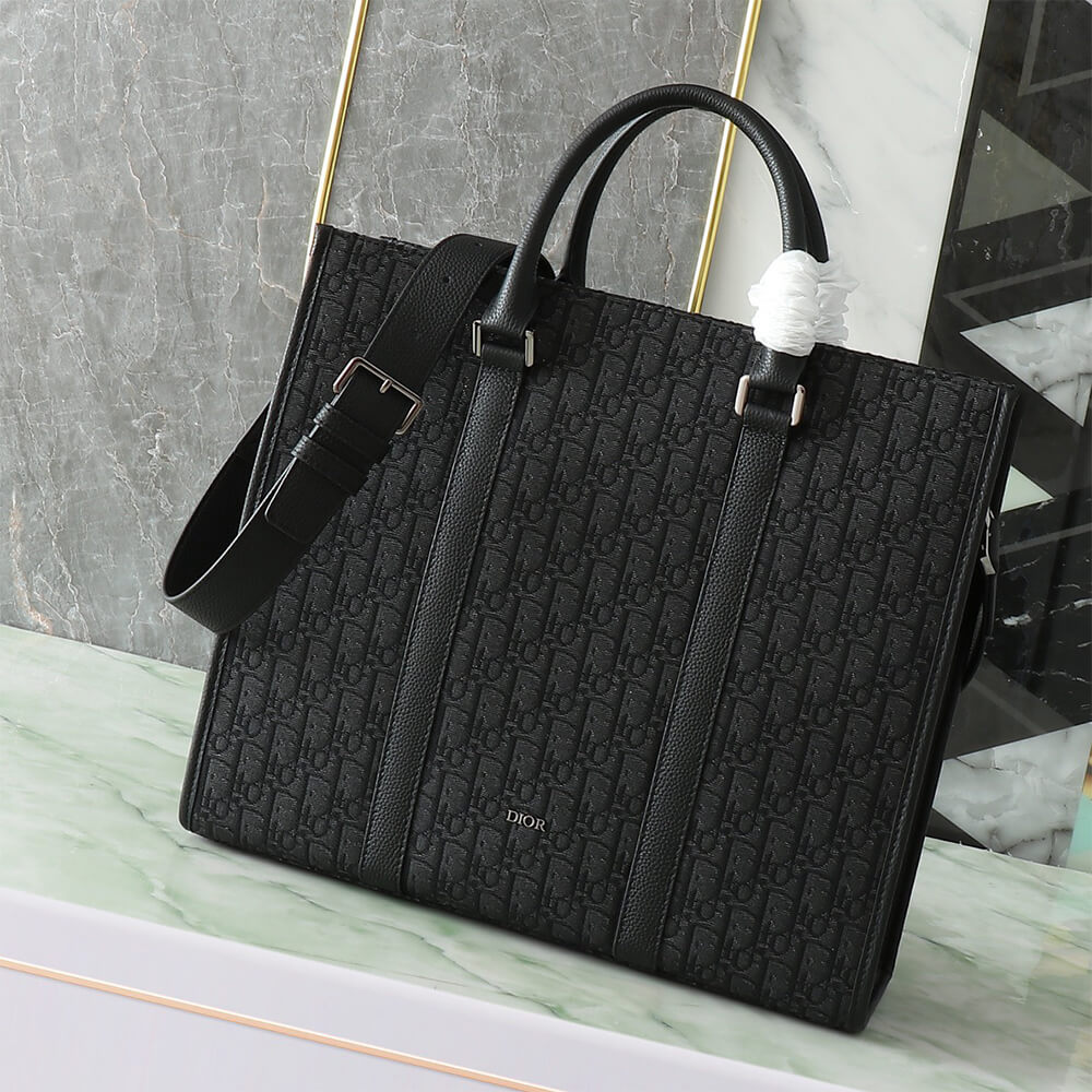 D10r Large East-West Tote Bag