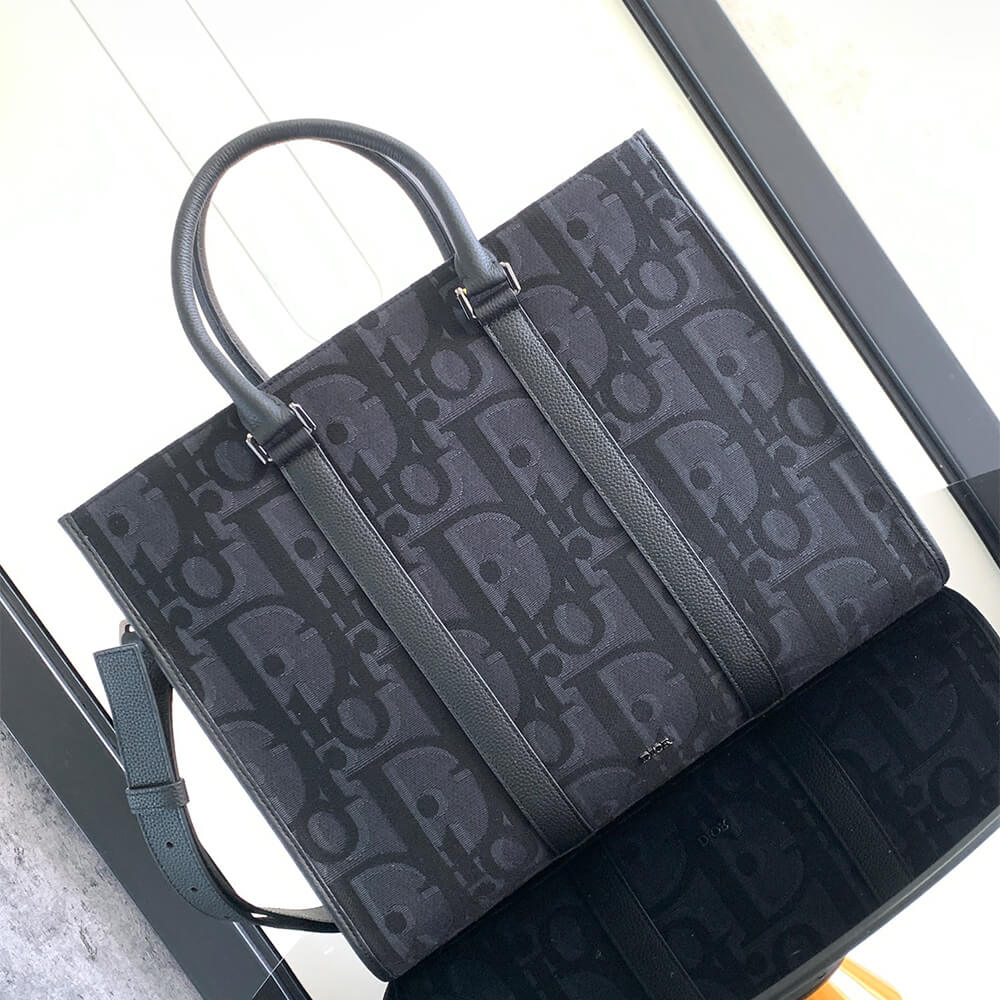 D10r East-West Tote Bag