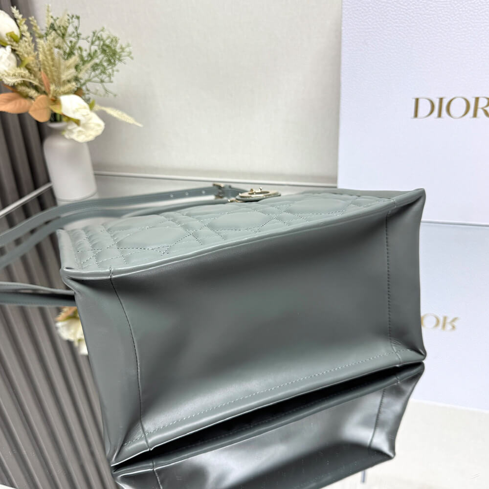 D10r Small D10r Book Tote