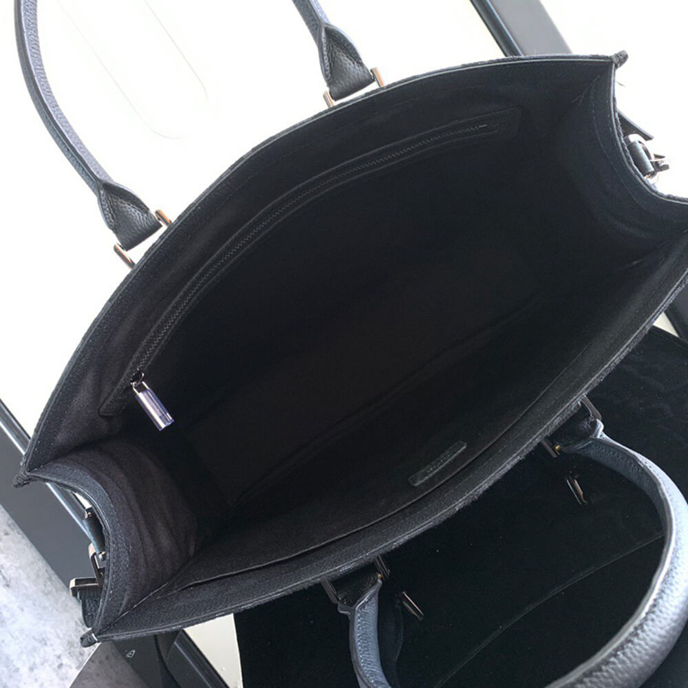 D10r East-West Tote Bag