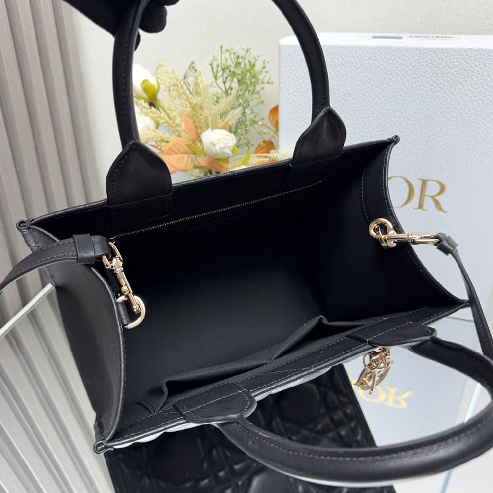 D10r Small D10r Book Tote