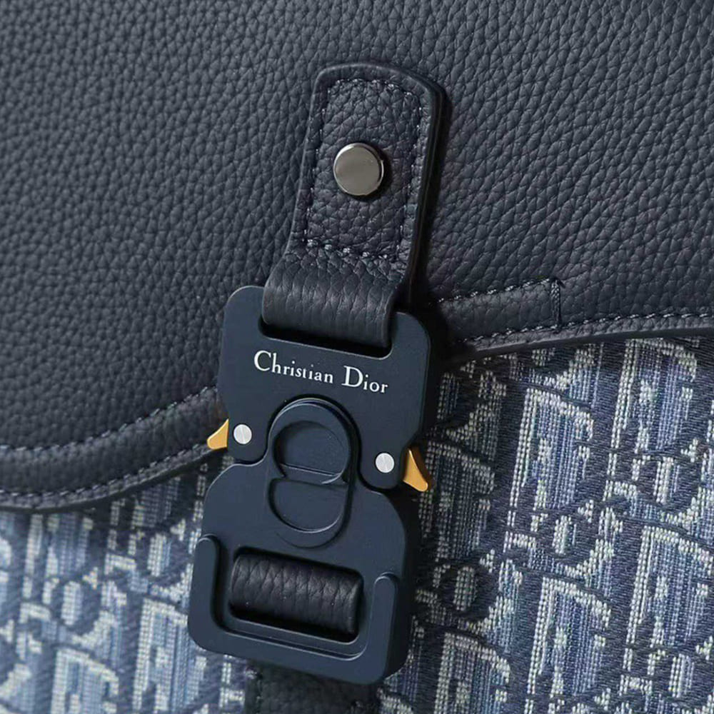 D10r Small Saddle Messenger Bag with Flap