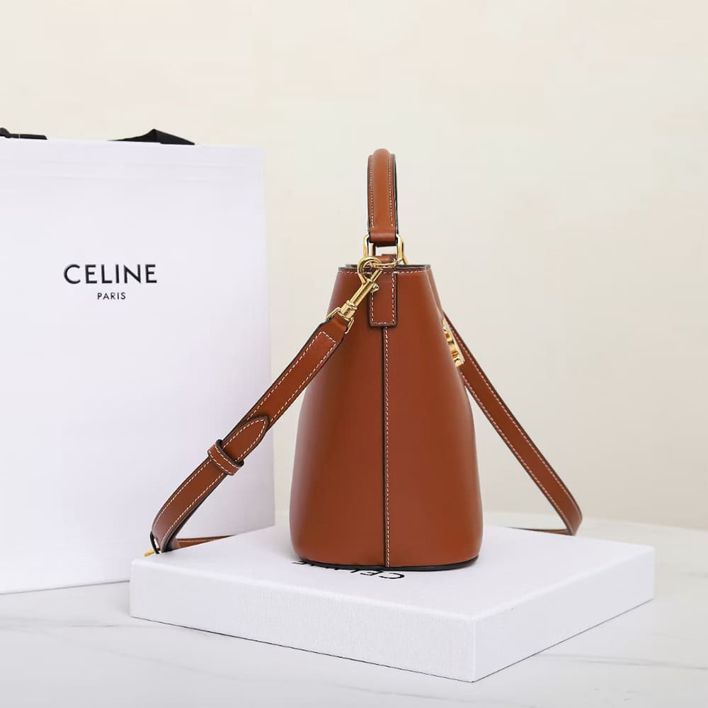 Ce1i*e SMALL BUCKET L0visE IN SMOOTH CALFSKIN(HIGH-END GRADE)