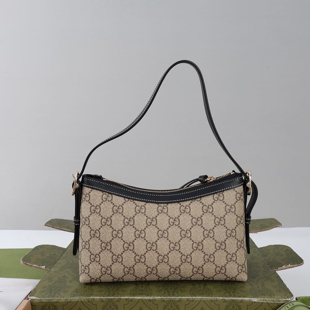 Gvc*1 GG Emblem small shoulder bag
