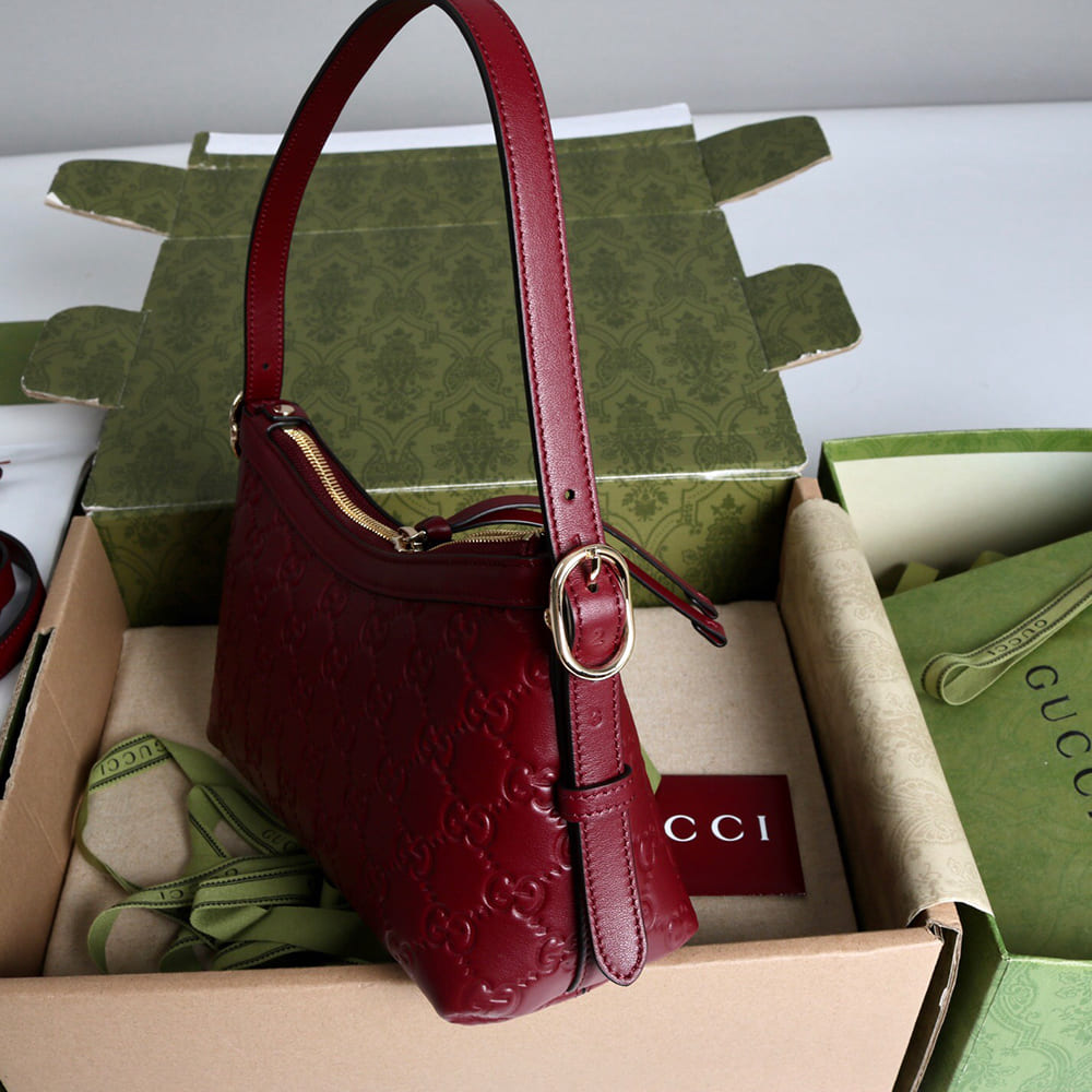 Gvc*1 GG Emblem small shoulder bag
