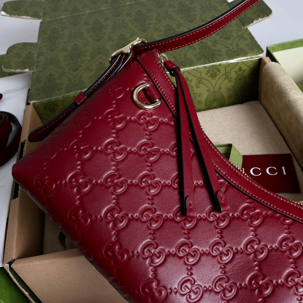 Gvc*1 GG Emblem small shoulder bag