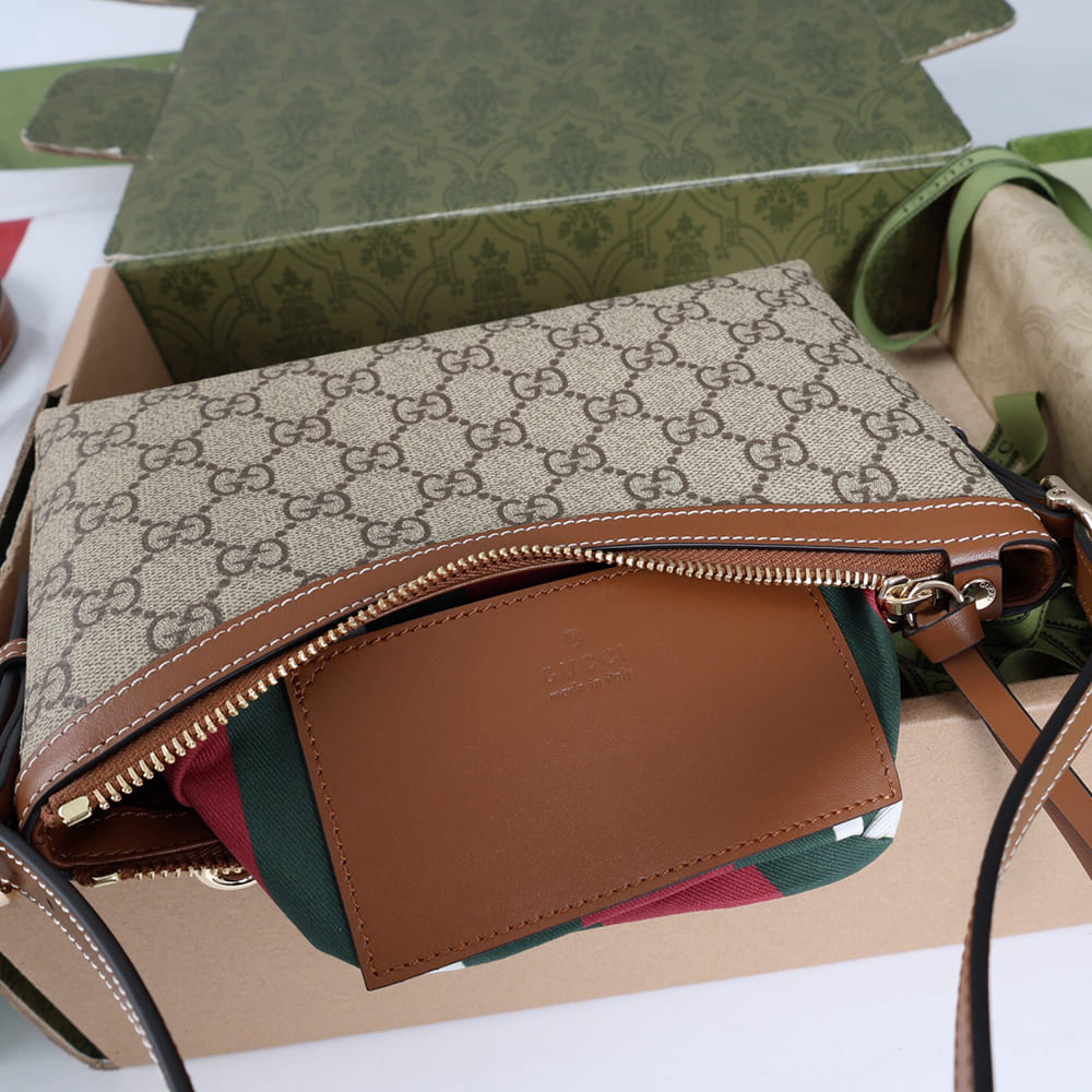 Gvc*1 GG Emblem small shoulder bag