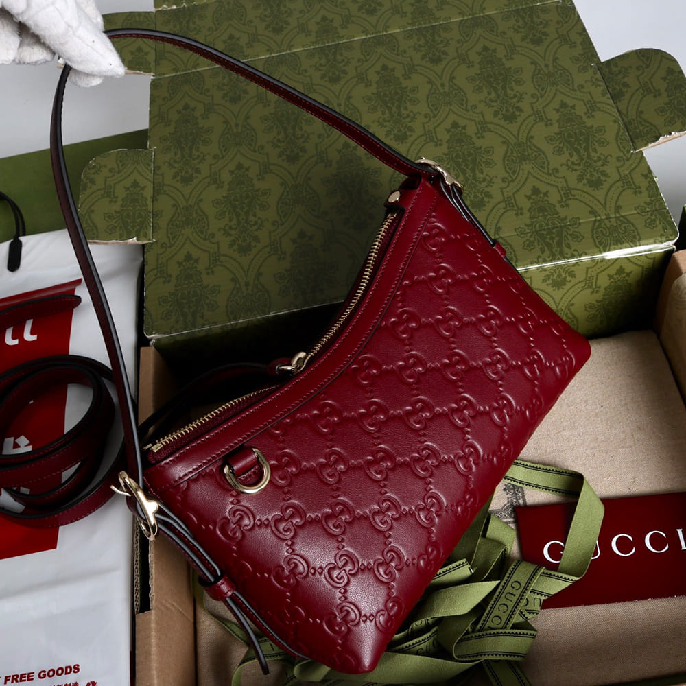Gvc*1 GG Emblem small shoulder bag