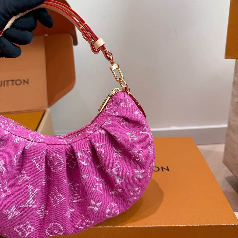 LV Pochette Valley